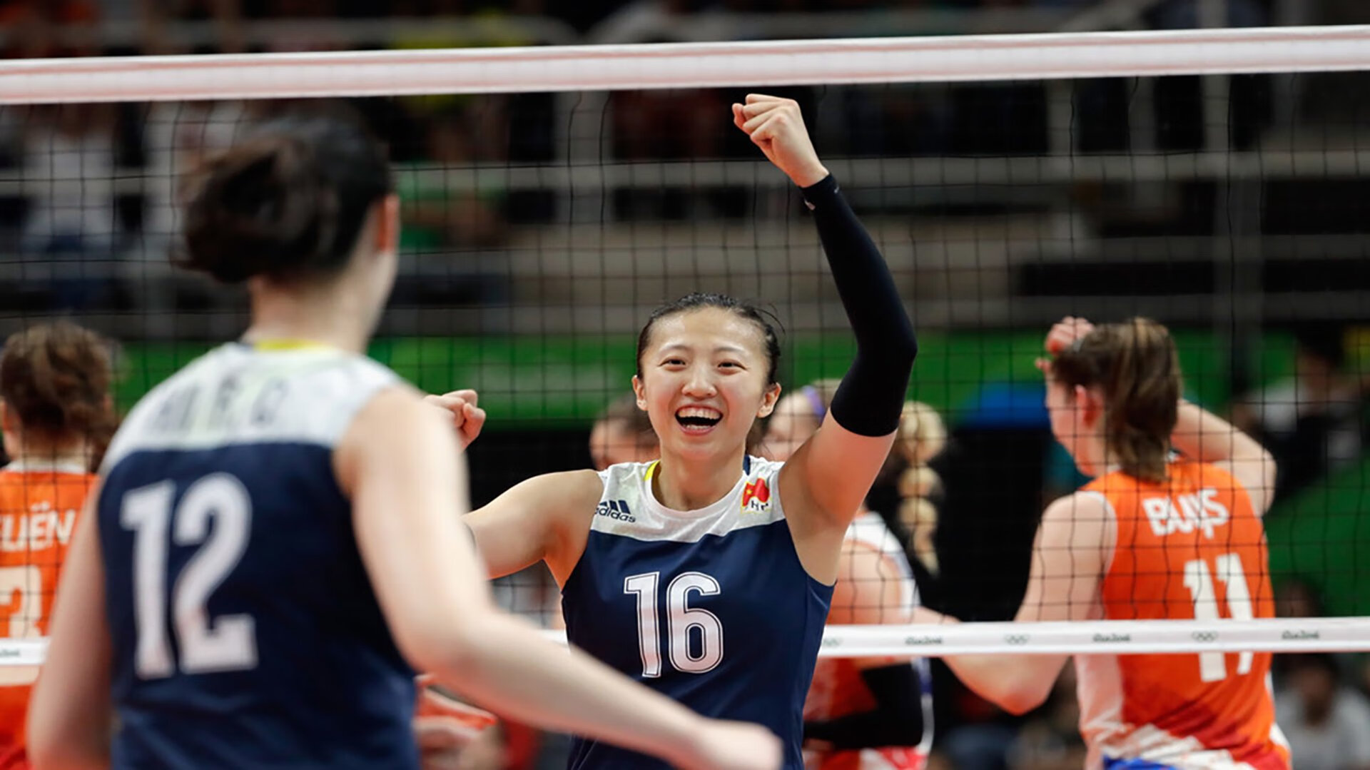 乐鱼app下载地址-巴黎全队围拢格列兹曼的那一刻,胜负已不重要